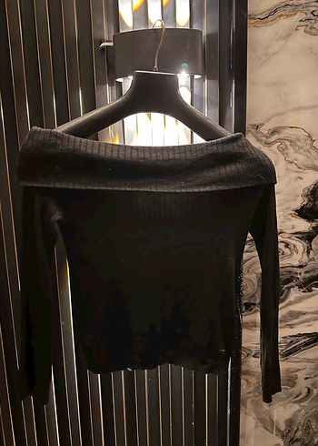 Madonna yaka Siyah triko - Görsel 2