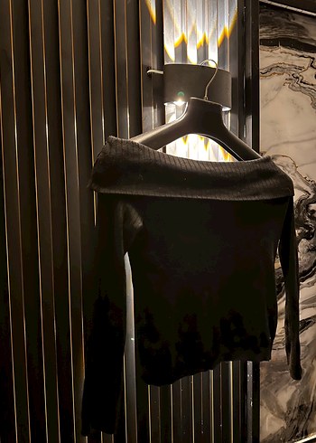 Madonna yaka Siyah triko - Görsel 3