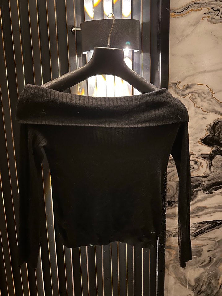 Madonna yaka Siyah triko - Görsel 2