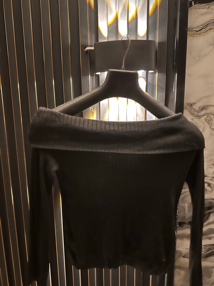 Madonna yaka Siyah triko - Görsel 4