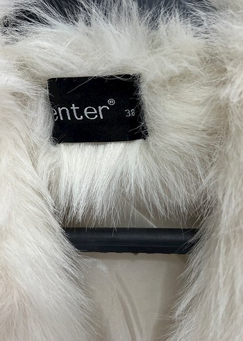 Diğer Kadın Beyaz Kürklü Mini Mont