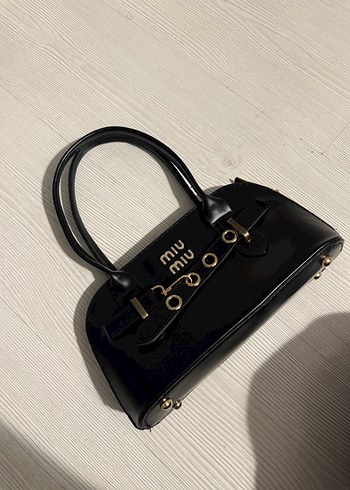 Miu Miu Siyah Parlak Deri Kadın Çanta