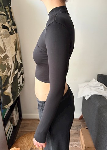 Beyaz ve siyah Uzun Kollu Crop Top - Görsel 6