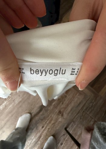 Beyaz ve siyah Uzun Kollu Crop Top - Görsel 4