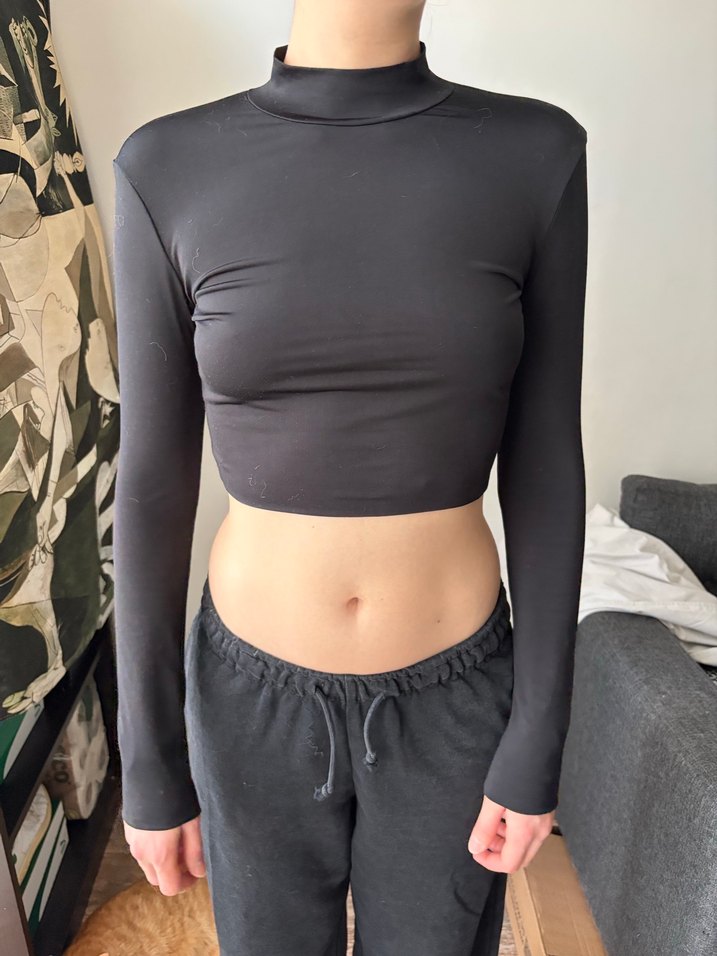 Beyaz ve siyah Uzun Kollu Crop Top - Görsel 5
