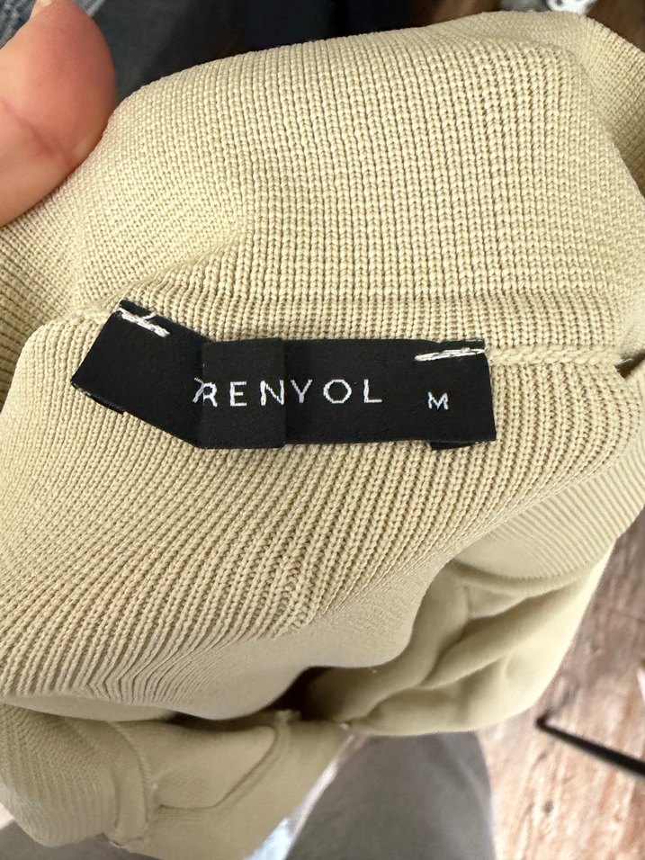 Bej V Yaka Düğmeli Kadın Bluz - Görsel 4