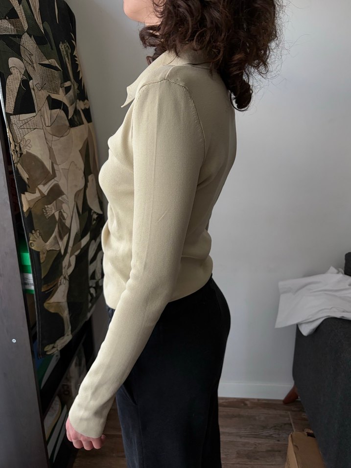 Bej V Yaka Düğmeli Kadın Bluz - Görsel 2