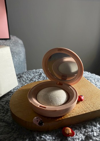 Rare Beauty Light Silky Touch Aydınlatıcı - Görsel 2