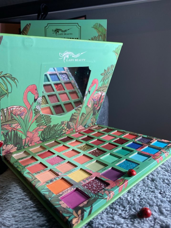 Canlı Renklerde Çok Renkli Far Paleti - Görsel 2