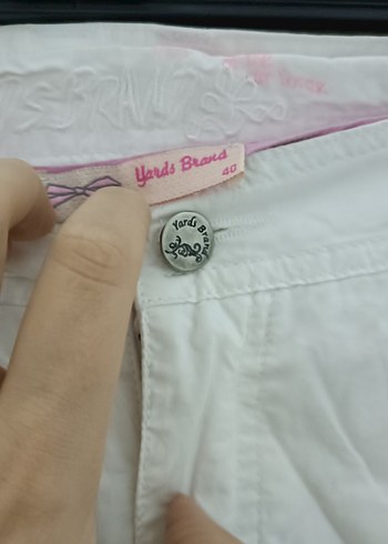 Kadın Beyaz Pamuklu Kemerli Bermuda Şort - Görsel 2