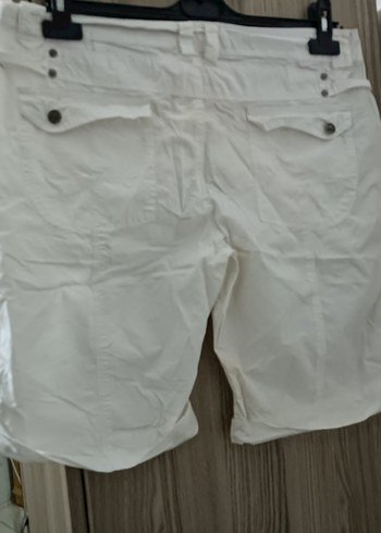 Kadın Beyaz Pamuklu Kemerli Bermuda Şort - Görsel 4