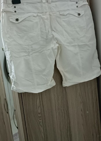 Kadın Beyaz Pamuklu Kemerli Bermuda Şort - Görsel 3