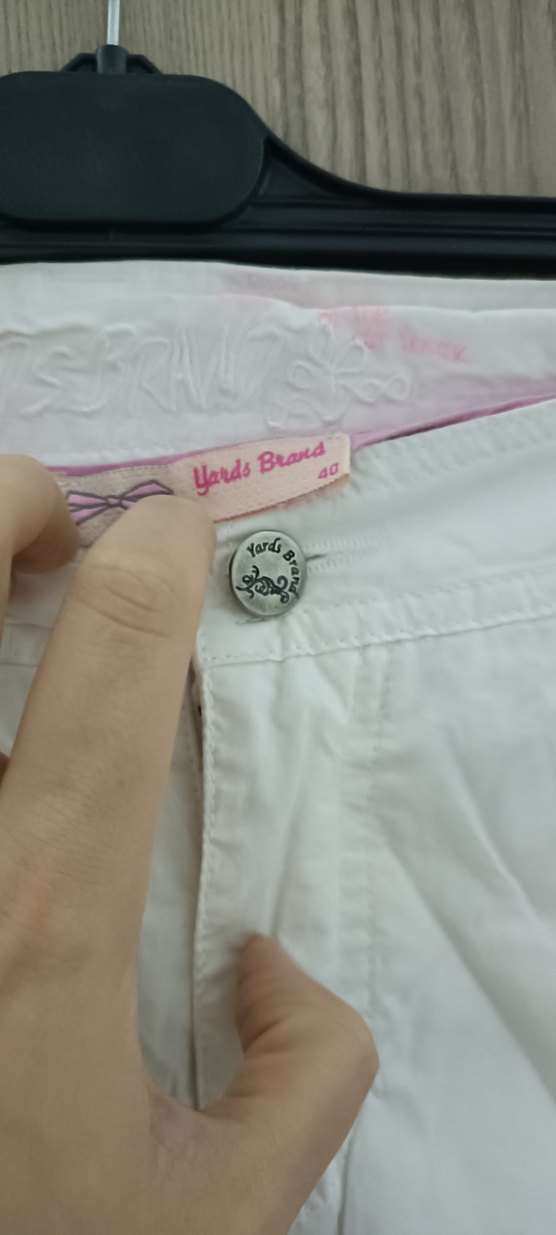 Kadın Beyaz Pamuklu Kemerli Bermuda Şort - Görsel 2