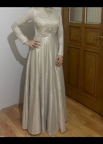 Krem geniş etekli taş detaylı uzun tesettür elbise - Görsel 2