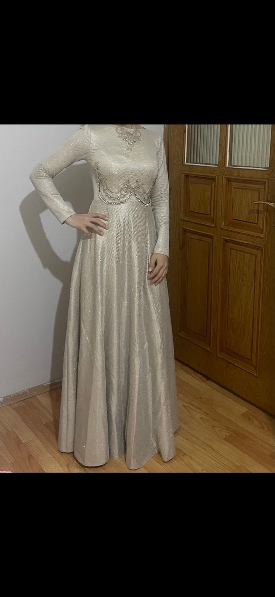 Krem geniş etekli taş detaylı uzun tesettür elbise - Görsel 2