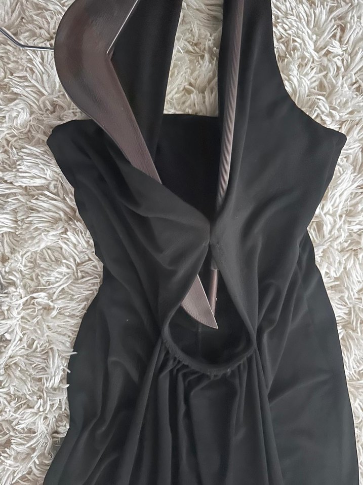 Siyah Drapeli Uzun Halter Elbise - Görsel 4
