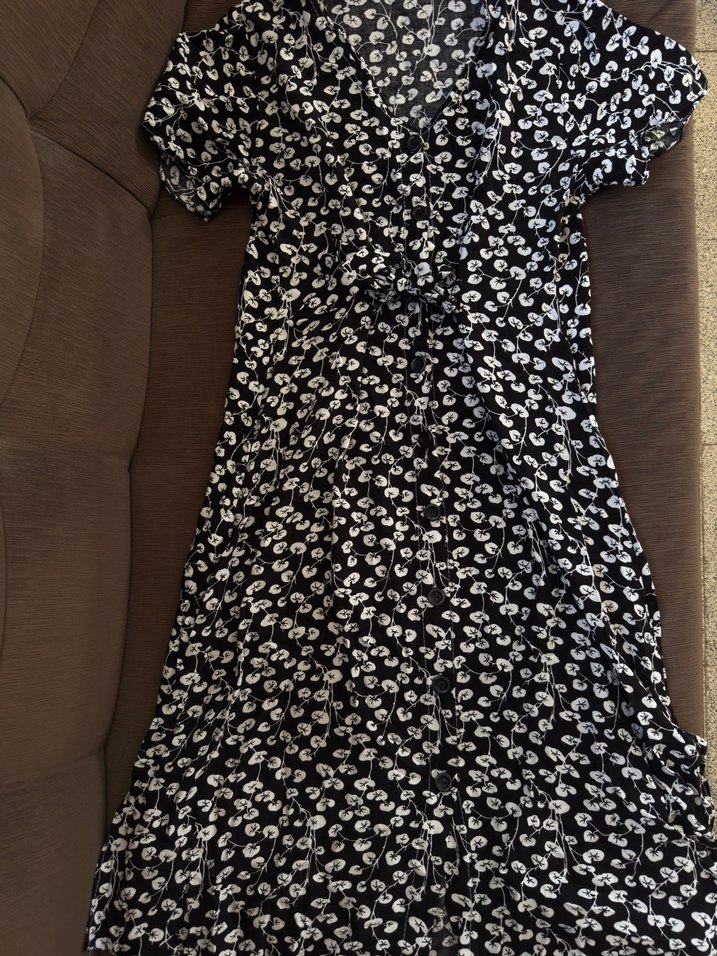 Düğmeli V Yaka Midi Siyah Elbise - Görsel 2