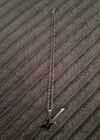 Beden kısa ince zincirli siyah Rock Punk Gitar Kolye