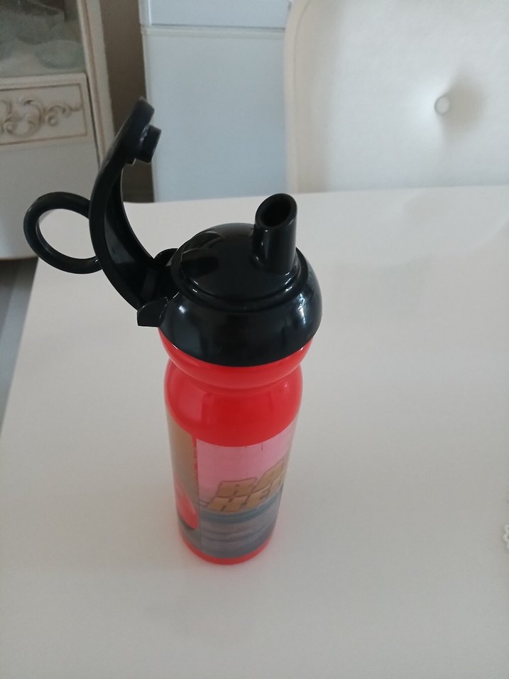 Kırmızı Çocuk Su Matarası - Görsel 2