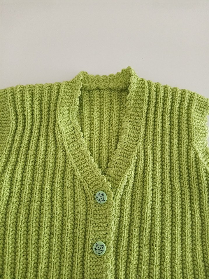 Kız Çocuk Düğmeli V Yaka Yeşil el örgüsü Yelek - Görsel 3