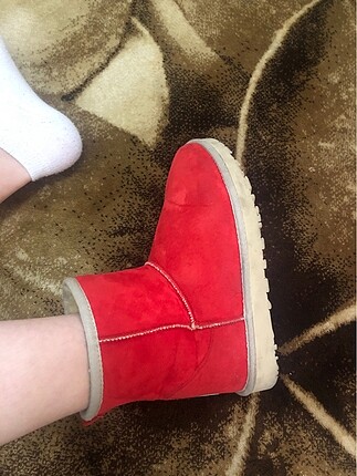 Kırmızı ugg