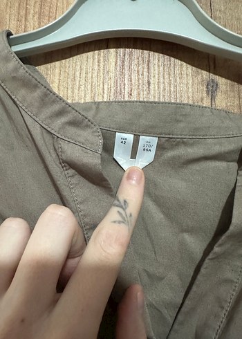 Gri V Yaka Düğmeli Keten Kadın Gömlek - Görsel 5