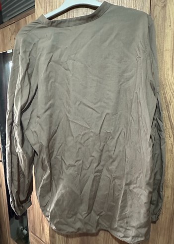 Gri V Yaka Düğmeli Keten Kadın Gömlek - Görsel 4