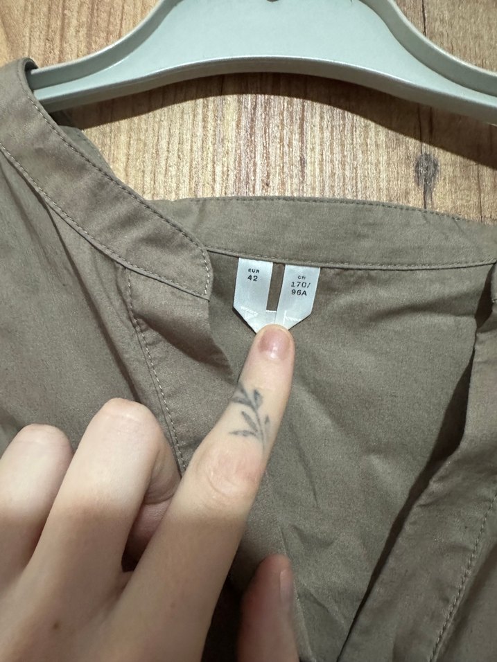 Gri V Yaka Düğmeli Keten Kadın Gömlek - Görsel 5