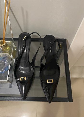 Siyah Yılan Desenli Tokalı Stiletto