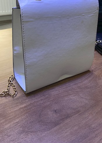 Beden Zincir Detaylı Beyaz Deri Kadın Çanta