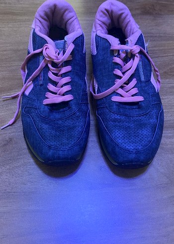 Reebok Mor ve Pembe Bağcıklı Spor Kadın Sneakers