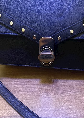 Beden Zincir Detaylı Siyah Deri Kadın Çanta