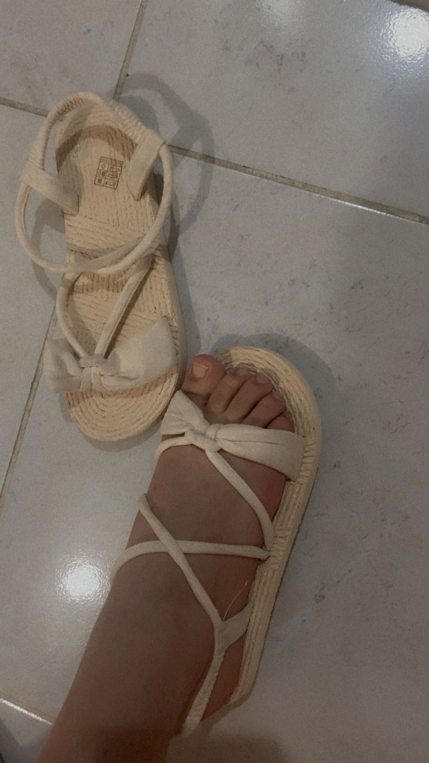 Beyaz Fiyonklu Dolgu Topuklu Kadın Sandalet - Görsel 2