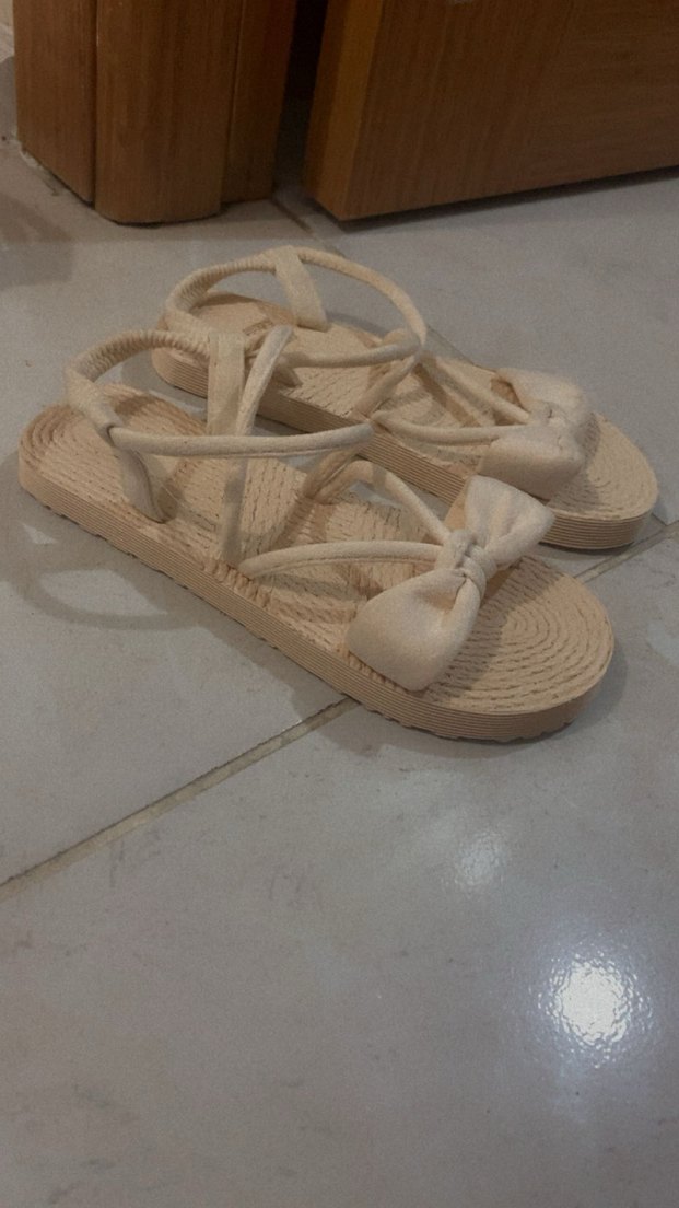 Beyaz Fiyonklu Dolgu Topuklu Kadın Sandalet - Görsel 3