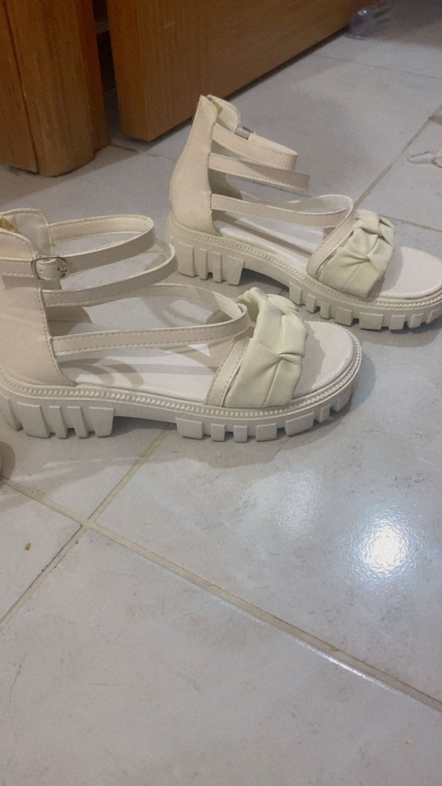 Beyaz Pliseli Dolgu Topuklu Kadın Sandalet - Görsel 2