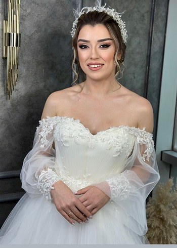 Omuzları Açık Uzun Kollu Beyaz A Kesim Gelinlik