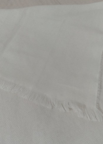 Kadın Beyaz Yün Atkı - Görsel 2