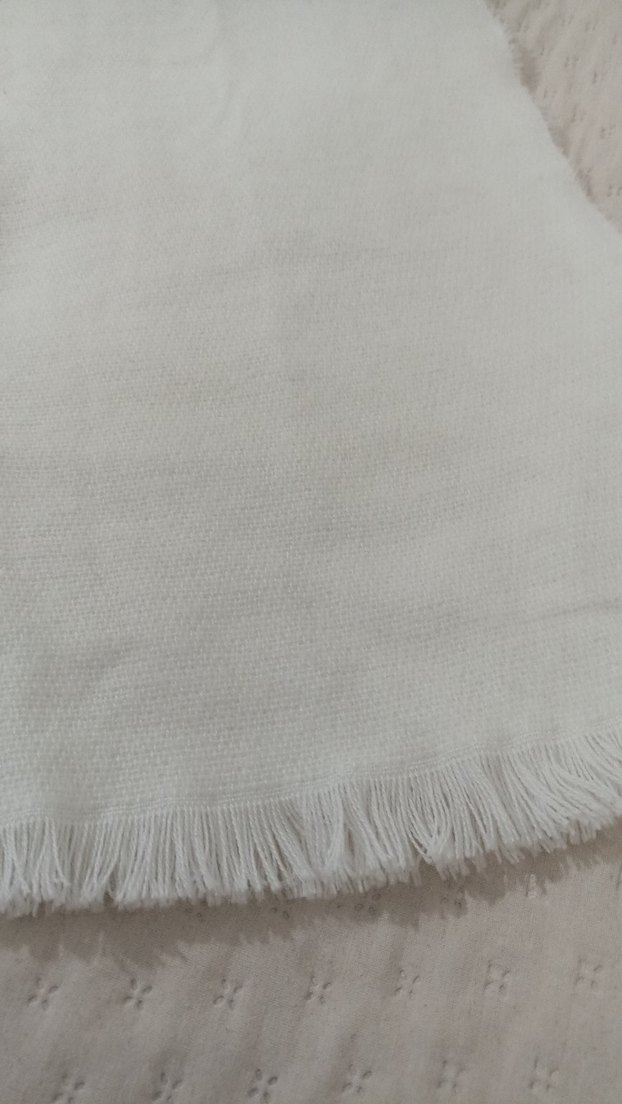 Kadın Beyaz Yün Atkı - Görsel 3