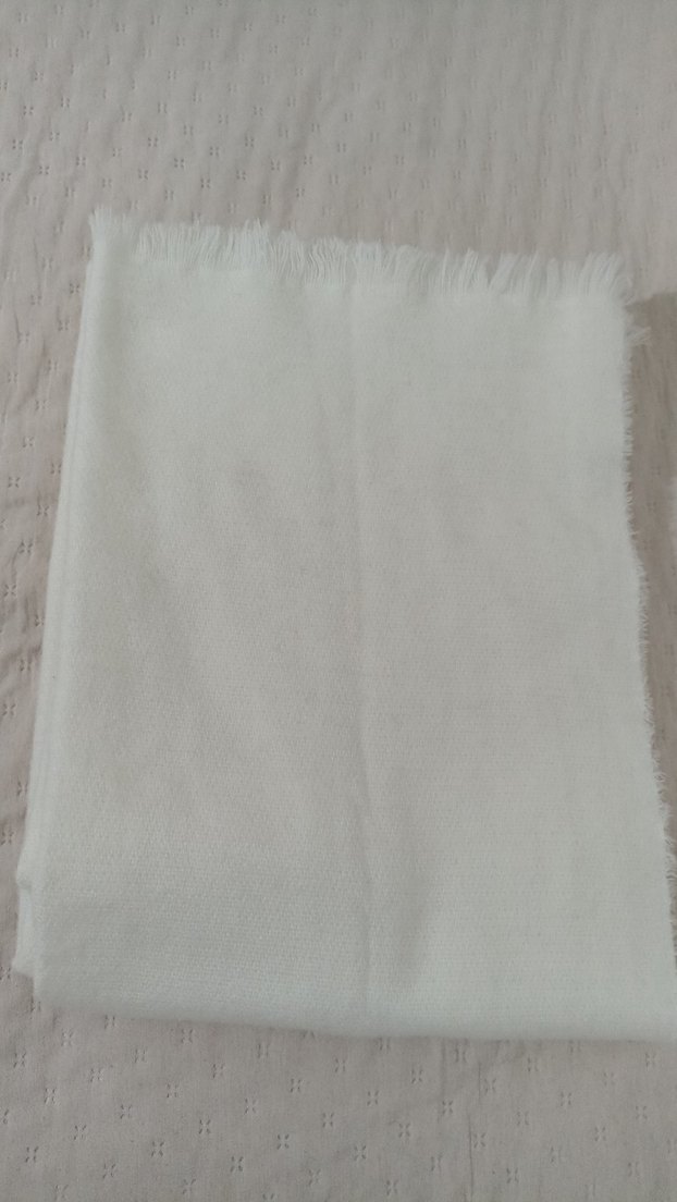 Kadın Beyaz Yün Atkı - Görsel 4