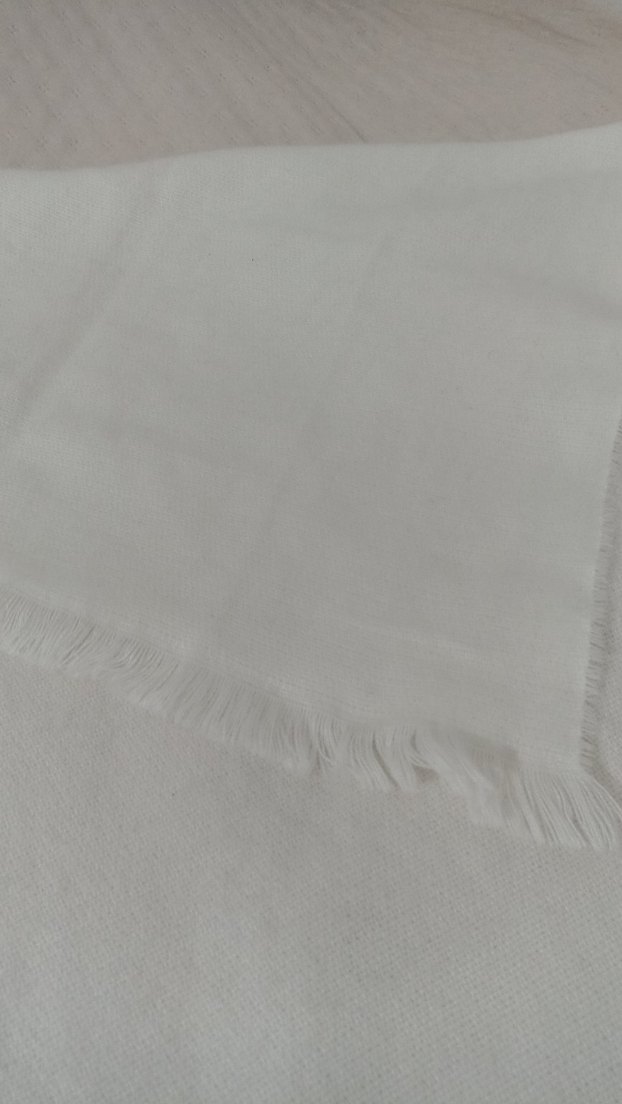 Kadın Beyaz Yün Atkı - Görsel 2