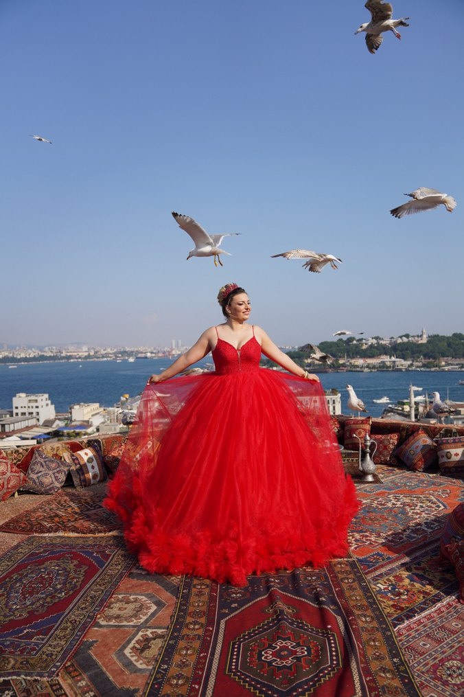 Kırmızı Uzun Kayık Yaka Kadın Abiye - Görsel 3