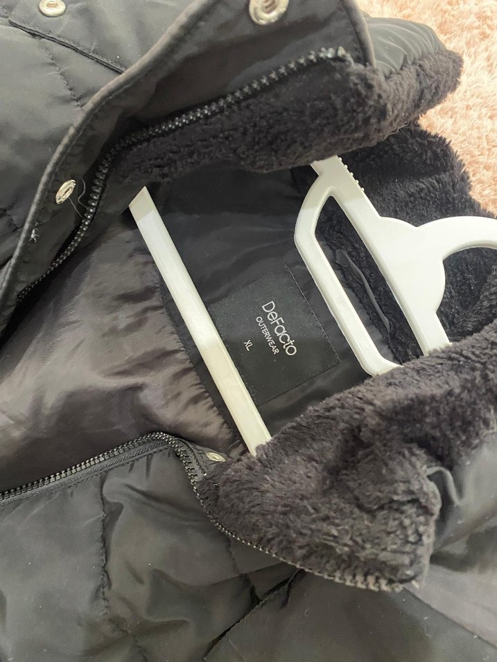 Kürk Detaylı Siyah Kadın Kışlık Mont - Görsel 2