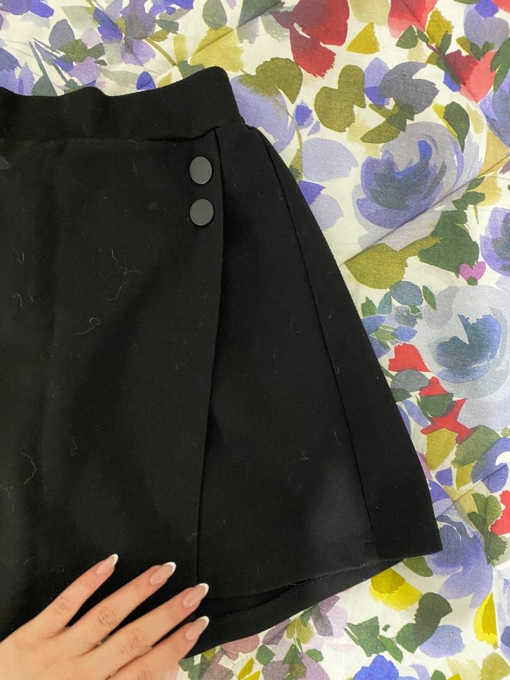 Düğmeli Siyah Mini şort etek s/ beden - Görsel 3