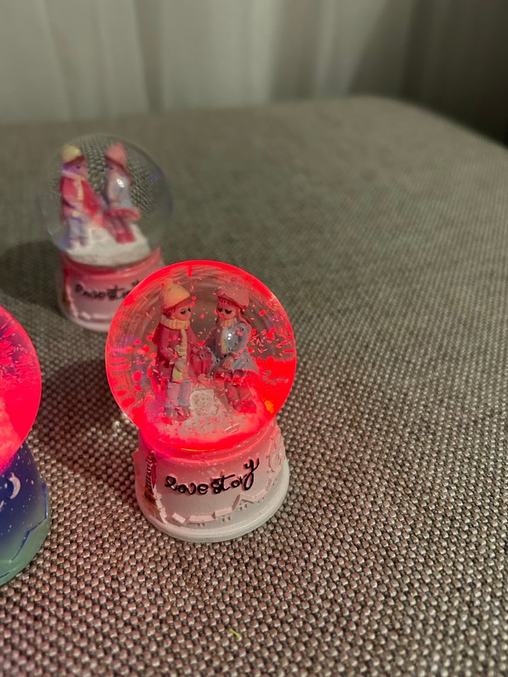 Renkli Sevgili Figürlü Kar Küresi - Görsel 2