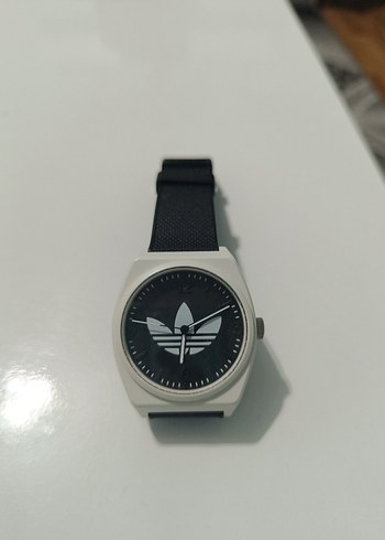  Beden Adidas Siyah ve Gri Erkek Saat