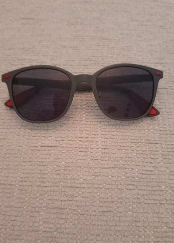 Gri Minimalist Tokalı Kadın Güneş Gözlüğü