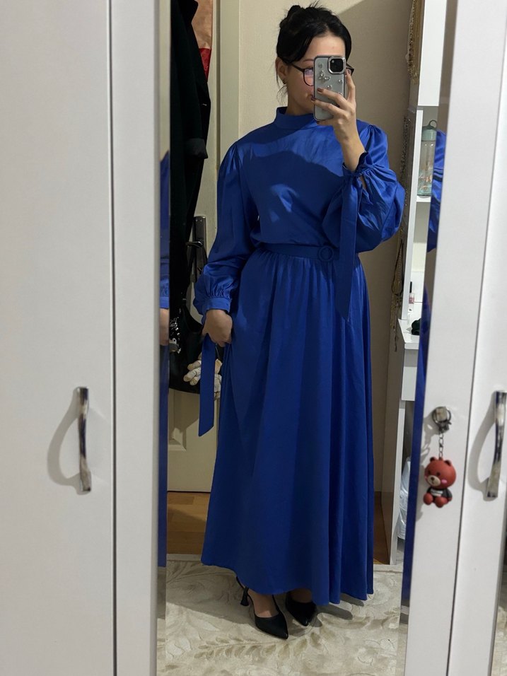 Uzun Boy Yüksek Yaka Mavi Saten Abiye Elbise - Görsel 3