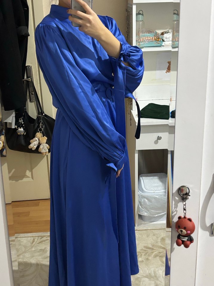 Uzun Boy Yüksek Yaka Mavi Saten Abiye Elbise - Görsel 2