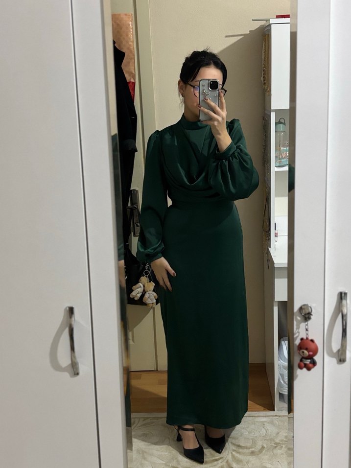 Uzun Kol Drapeli Zümrüt Yeşili Kadın Abiye Elbise - Görsel 2