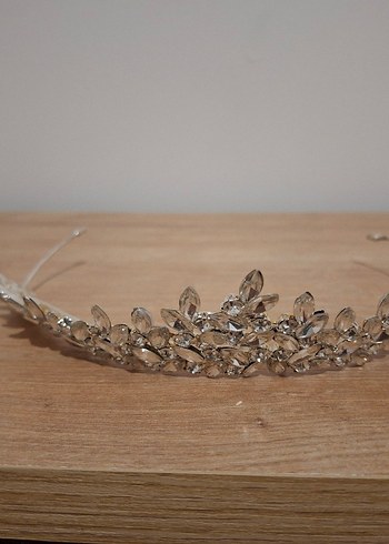 Beyaz Pul İşlemeli Klasik Gelin Tacı - Görsel 3